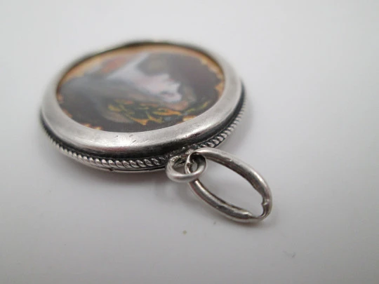 Double-sided picture frame pendant. Sterling silver. Cord motif edge. 1980's