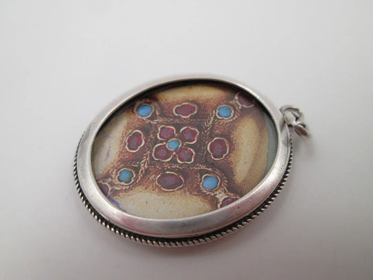 Double-sided picture frame pendant. Sterling silver. Cord motif edge. 1980's