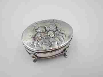Dresser box. 925 sterling silver & vermeil. 1905. United Kingdom. Angels scene