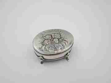 Dresser box. 925 sterling silver & vermeil. 1905. United Kingdom. Angels scene