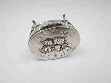 Dresser box. 925 sterling silver & vermeil. 1905. United Kingdom. Angels scene