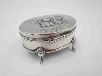 Dresser box. 925 sterling silver & vermeil. 1905. United Kingdom. Angels scene
