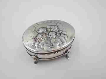 Dresser box. 925 sterling silver & vermeil. 1905. United Kingdom. Angels scene