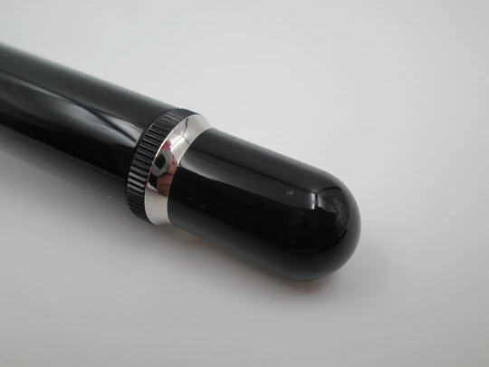 Dunhill Sentryman. Black resin and palladium plated details. 18k nib. UK