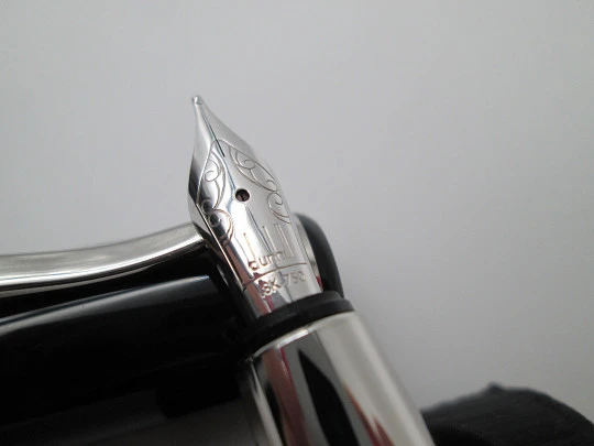 Dunhill Sentryman. Black resin and palladium plated details. 18k nib. UK