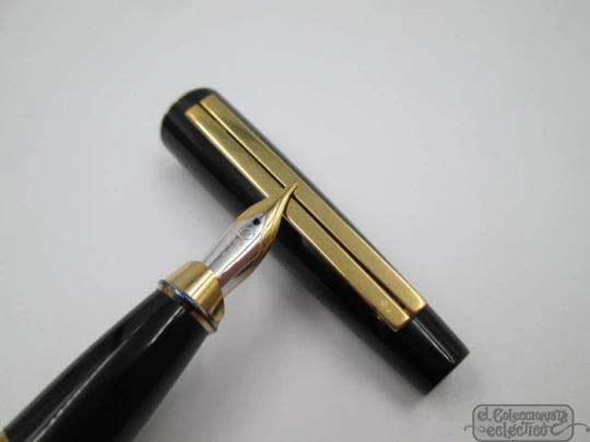 Dupont Ellipsis. Black resin & gold plated. Box. 2004. France. 18k nib