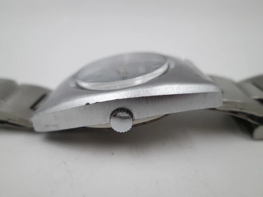 Duward Internat unisex watch. Nickel plated & steel. Calendar. Manual wind. Bracelet. 1970's