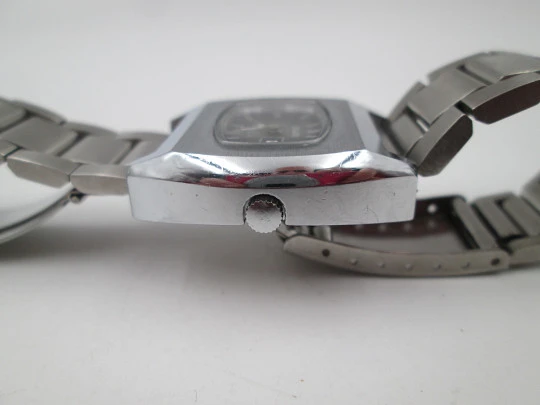 Duward Internat unisex watch. Steel & nickel plated. Calendar. Manual wind. 1970's. Swiss