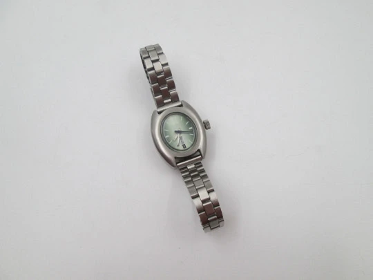 Duward steel women's watch. Manual wind. Calendar. Green dial. Bracelet. 1970's. Swiss