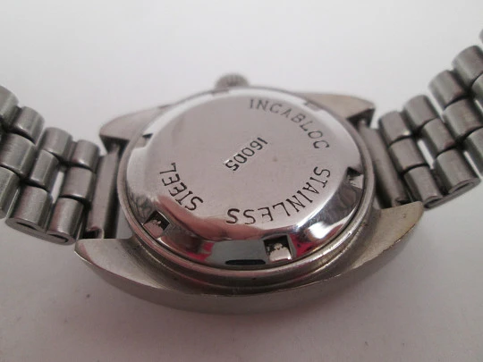 Duward steel women's watch. Manual wind. Calendar. Green dial. Bracelet. 1970's. Swiss