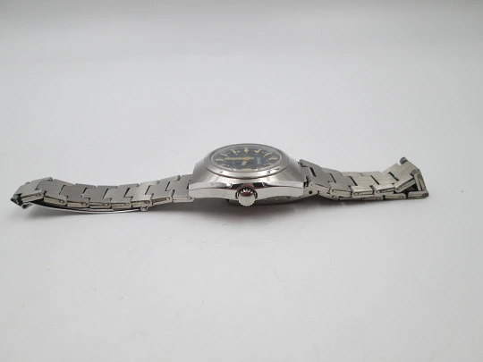 Duward Triumph mujer. Acero inoxidable. Cuerda manual. Calendario. Brazalete. 1970