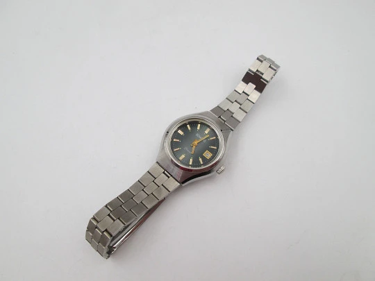 Duward Triumph mujer. Acero. Cuerda manual. Calendario. Brazalete. Esfera verde. 1970