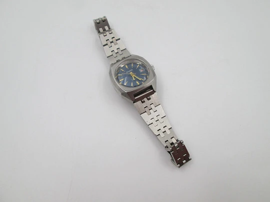 Duward Triumph women's manual wind watch. Stainless steel. Blue dial. Calendar. Bracelet