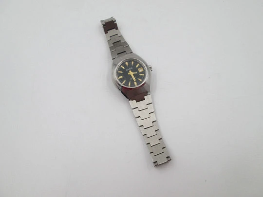 Duward Triumph women's watch. Steel. Black dial. Calendar. Manual wind. Bracelet. 1970's