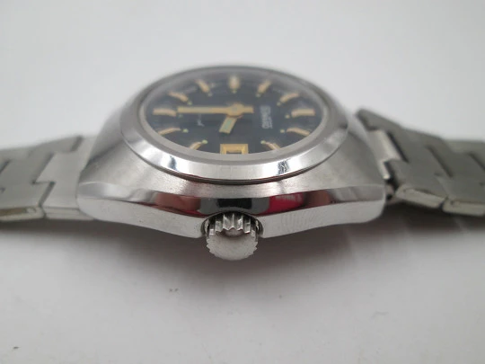 Duward Triumph women's watch. Steel. Black dial. Calendar. Manual wind. Bracelet. 1970's