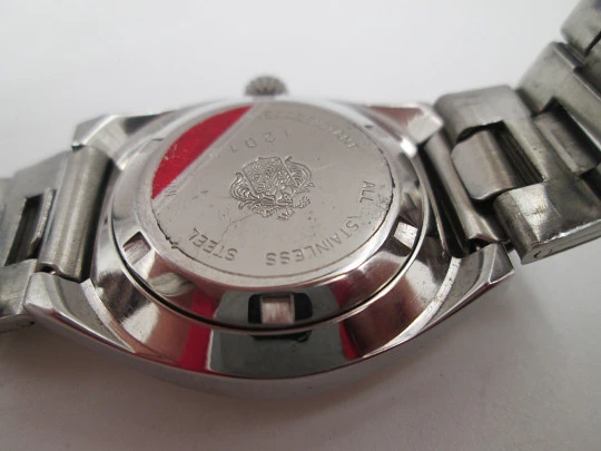 Duward Triumph women's watch. Steel. Black dial. Calendar. Manual wind. Bracelet. 1970's