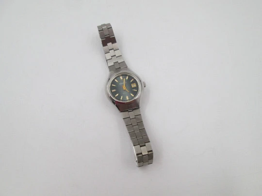Duward Triumph women's watch. Steel. Green dial. Calendar. Manual wind. Bracelet. 1970's