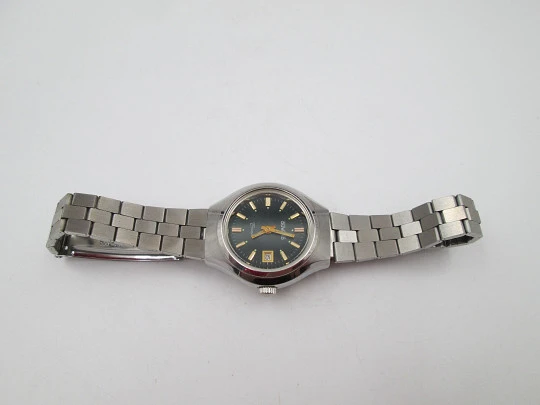 Duward Triumph women's watch. Steel. Green dial. Calendar. Manual wind. Bracelet. 1970's