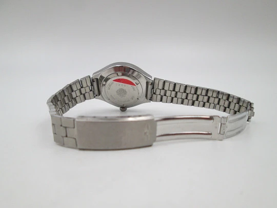 Duward Triumph women's watch. Steel. Green dial. Calendar. Manual wind. Bracelet. 1970's