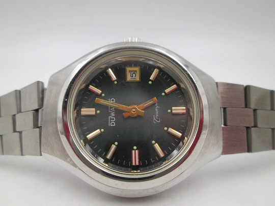 Duward Triumph women's watch. Steel. Green dial. Calendar. Manual wind. Bracelet. 1970's