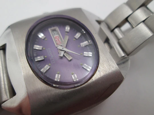 Duward women's automatic watch. Stainless steel. Purple dial. Calendar. Bracelet. 1970's
