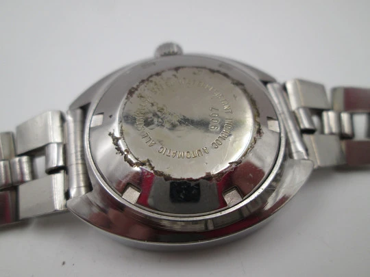 Duward women's automatic watch. Stainless steel. Purple dial. Calendar. Bracelet. 1970's