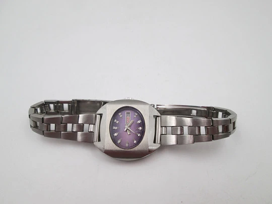 Duward women's automatic watch. Stainless steel. Purple dial. Calendar. Bracelet. 1970's