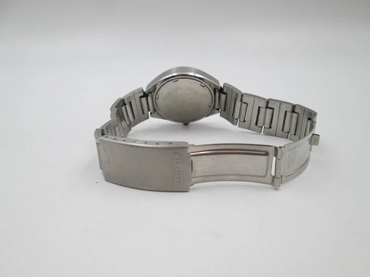 Duward women's watch. Stainless steel. Bitone dial. Calendar. Manual wind. Bracelet. 1970's