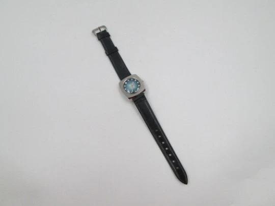 Duward women's watch. Stainless steel. Blue sphere. Manual wind. Leather strap. 1970's