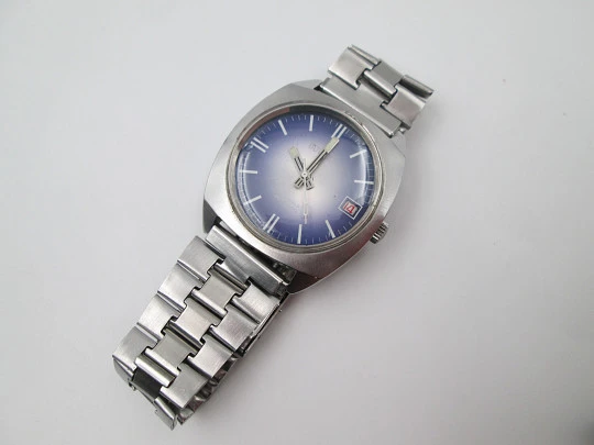 Duward. Acero inoxidable. Dial tornasolado azul gris. Calendario. Brazalete. 1970