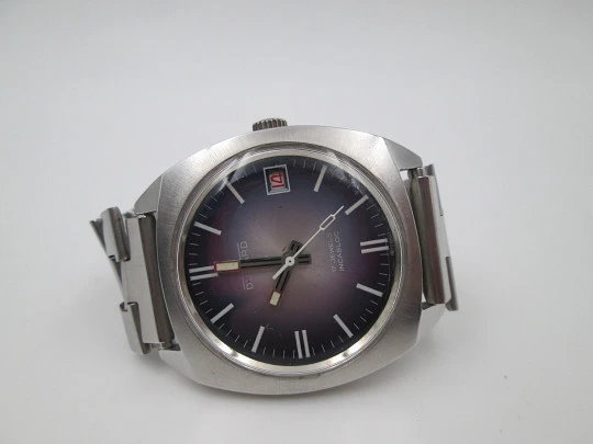 Duward. Acero inoxidable. Dial tornasolado azul gris. Calendario. Brazalete. 1970