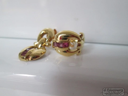 Earrings. 18K yellow gold and rubies. Case. 1970's. Woman