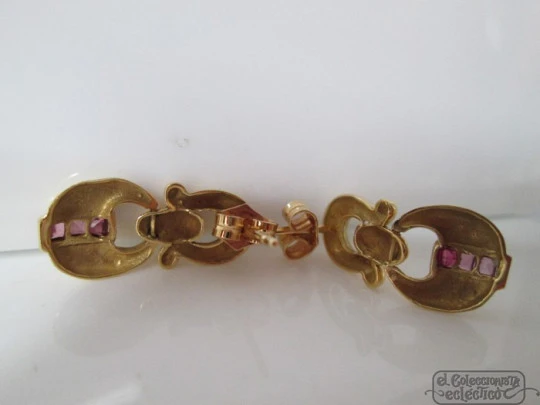 Earrings. 18K yellow gold and rubies. Case. 1970's. Woman