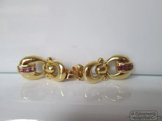 Earrings. 18K yellow gold and rubies. Case. 1970's. Woman