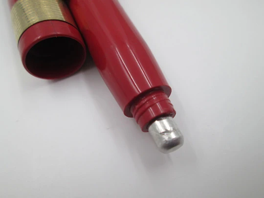 Eclipse Hooded Knight fountain pen. Burgundy plastic & gold plated. Button filler. 1940's