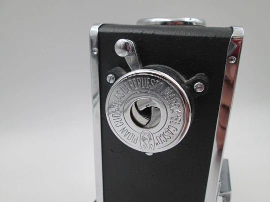 El Casco M-430 CN desktop crank pencil sharpener. Chromed steel and black lacquered El Casco M-430 CN desktop crank pencil sharpener. Chromed steel and black lacquered