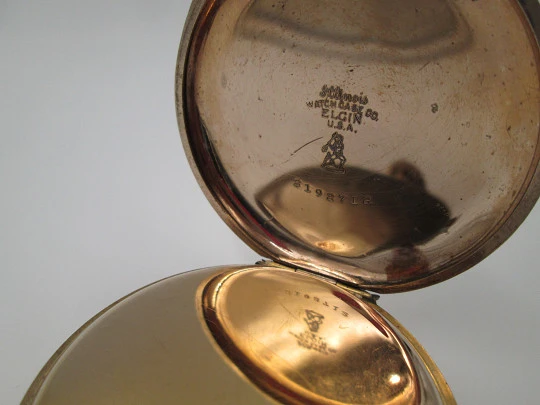 Elgin hunter-case pocket watch with chain. Gold plated. Stem-wind. Porcelain dial. 1930's