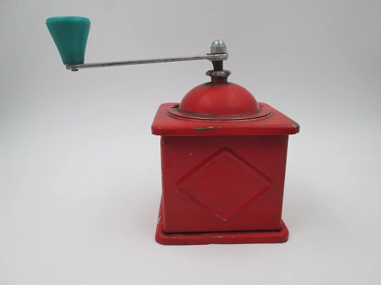 Elma coffee grinder. Red lacquer metal and green plastic details. Spain. 1950's