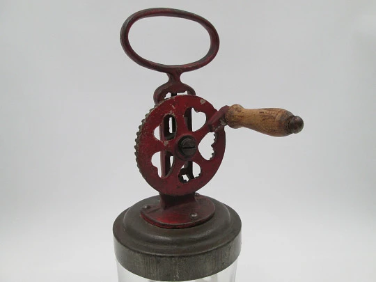 Elma hand crank blender. Iron, wood and glass. 1930's. Spain