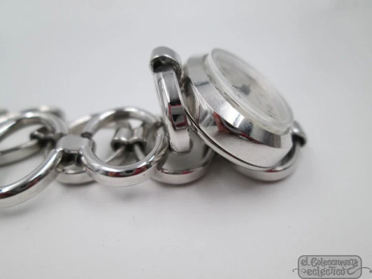 Ema. Acero / metal cromado. Cuerda manual. Suiza. Brazalete calado. Mujer