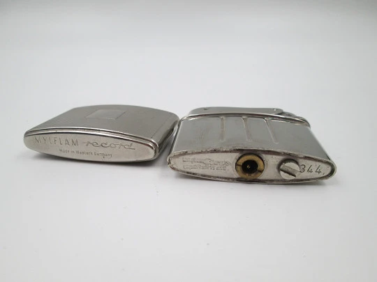 Encendedor a gas Mylflam Record. Metal plateado. Patrón lineal. Alemania. 1960