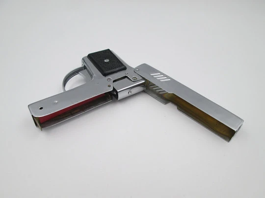 Encendedor a gasolina Penguin. Pistola Aurora 45. Metal plateado y resina negra. Caja. 1960 Encendedor a gasolina Penguin. Pistola Aurora 45. Metal plateado y resina negra. Caja. 1960