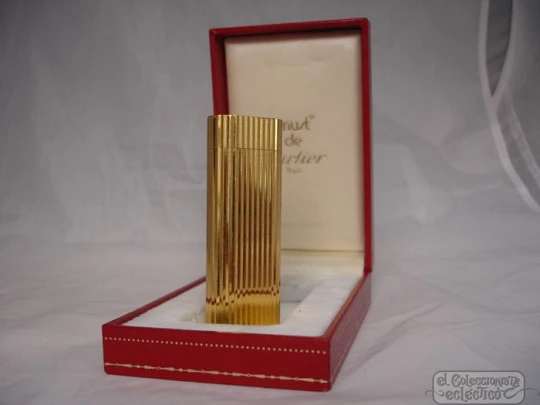 Encendedor Cartier Le Must. Laminado en oro. Caja original