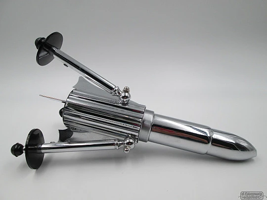 Encendedor cohete espacial. Metal niquelado. 1980. Gasolina