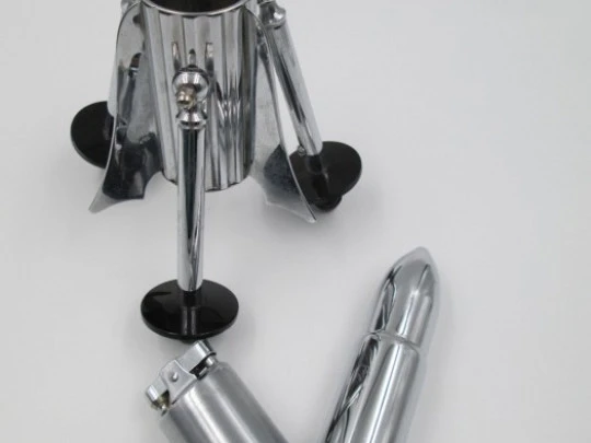 Encendedor cohete espacial. Metal niquelado. 1980. Gasolina
