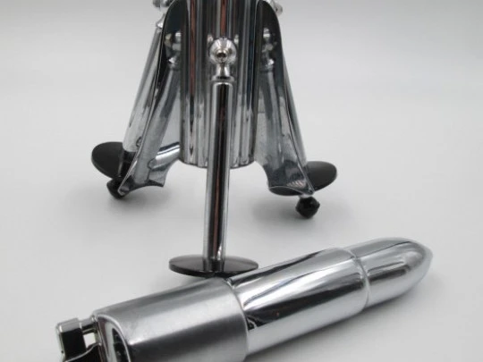 Encendedor cohete espacial. Metal niquelado. 1980. Gasolina