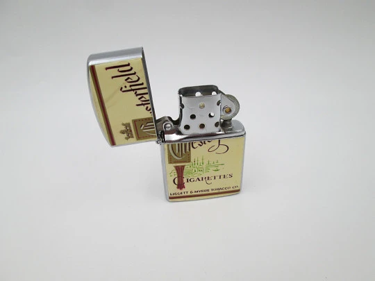 Encendedor Continental. Cigarrillos Chesterfield. Metal cromado. Caja. Japón. 1980