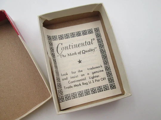 Encendedor Continental. Cigarrillos LM. Metal cromado. Caja e instrucciones. Japón. 1980