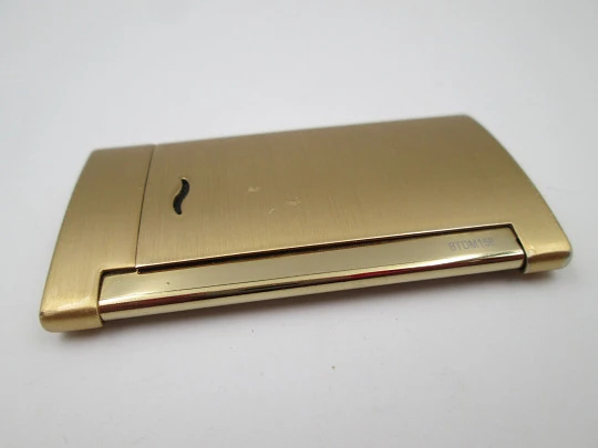 Encendedor de antorcha a gas S.T. Dupont París Slim 7. Metal dorado. Francia. 2020 Encendedor de antorcha a gas S.T. Dupont París Slim 7. Metal dorado. Francia. 2020