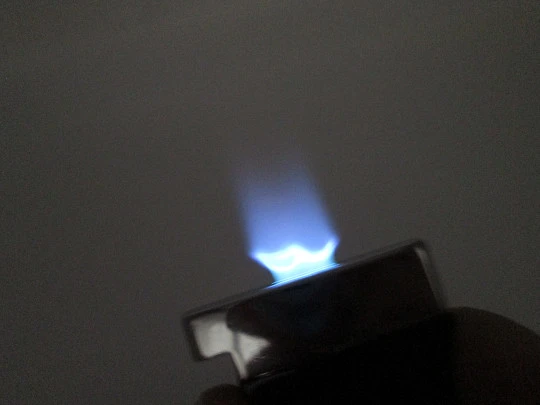 Encendedor de antorcha a gas S.T. Dupont Slim 7. Laca negra y metal cromado. Estuche Encendedor de antorcha a gas S.T. Dupont Slim 7. Laca negra y metal cromado. Estuche